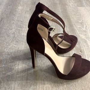 Dark burgundy- 4in heels // 🍸